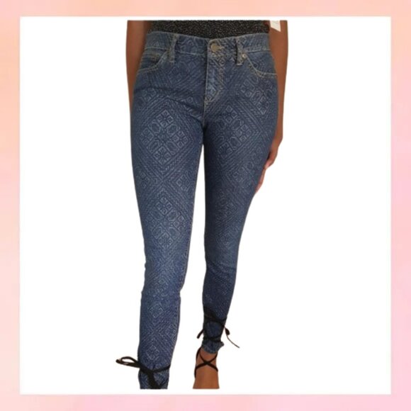 Lauren Jeans Co. Lauren Embossed Dark Wash Jeans - Size 14 - Picture 1 of 6